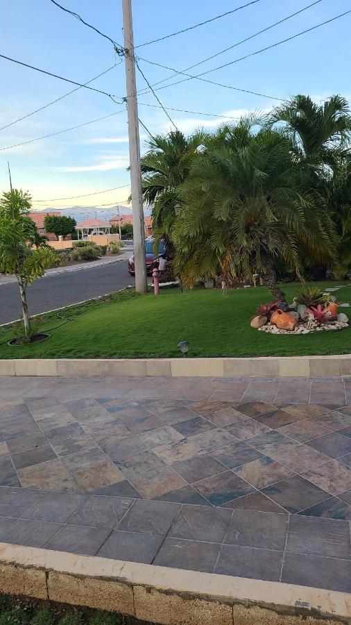 Caribbean Estates, 10 Mins From The Beach, Beautiful Gated Community Portmore Esterno foto
