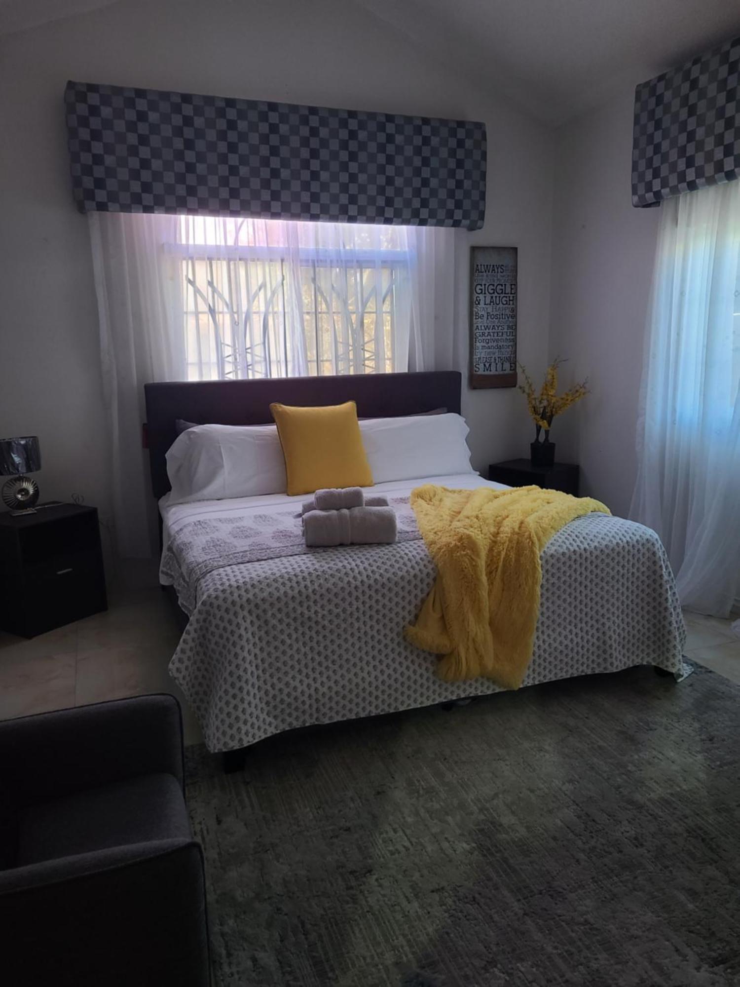 Caribbean Estates, 10 Mins From The Beach, Beautiful Gated Community Portmore Esterno foto