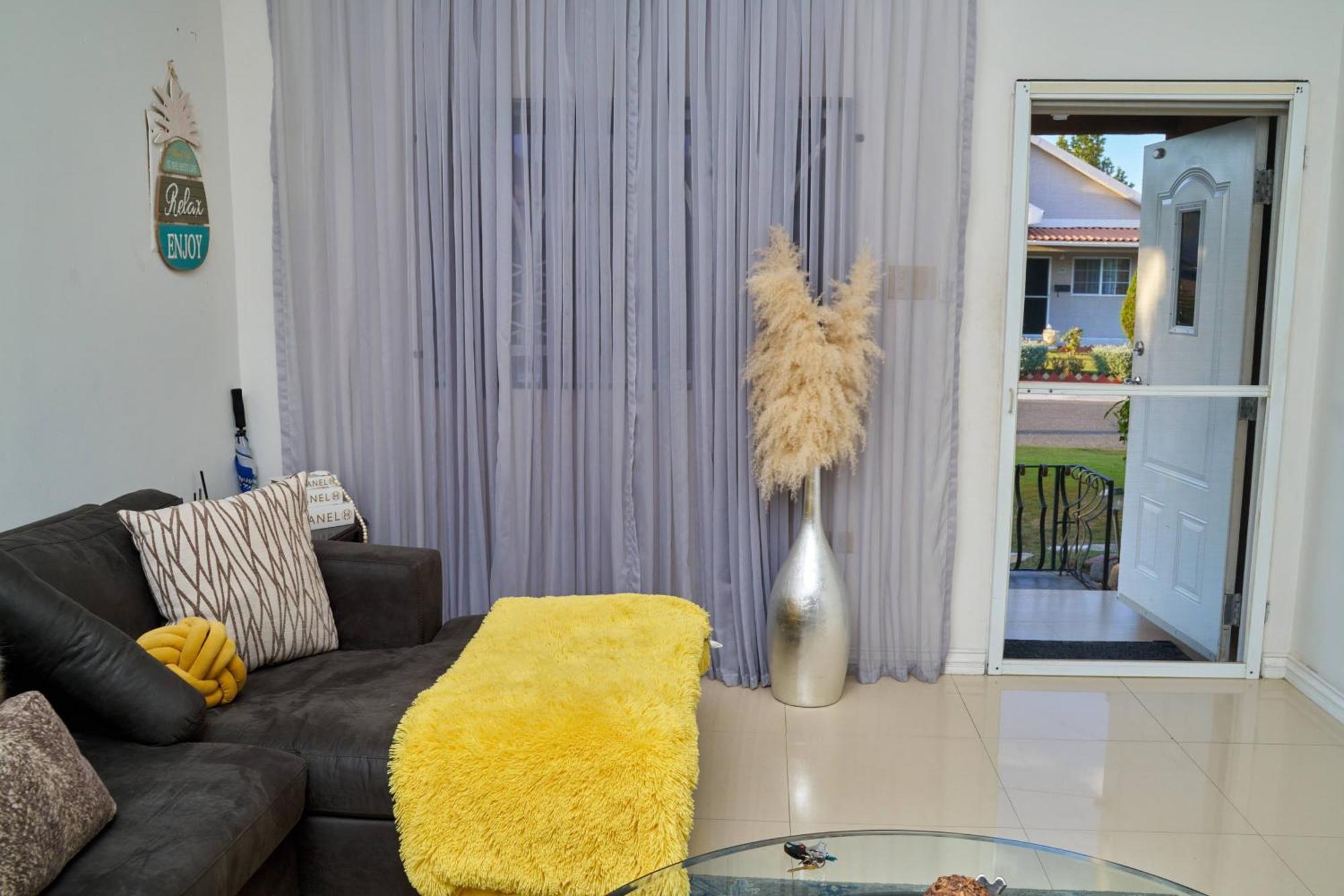 Caribbean Estates, 10 Mins From The Beach, Beautiful Gated Community Portmore Esterno foto