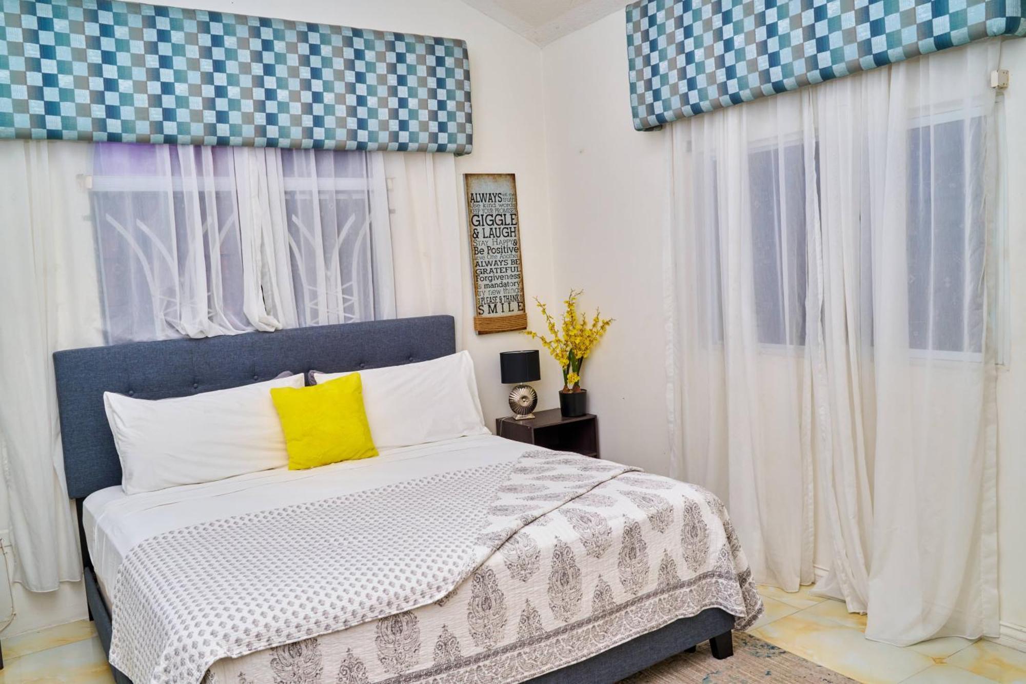Caribbean Estates, 10 Mins From The Beach, Beautiful Gated Community Portmore Esterno foto